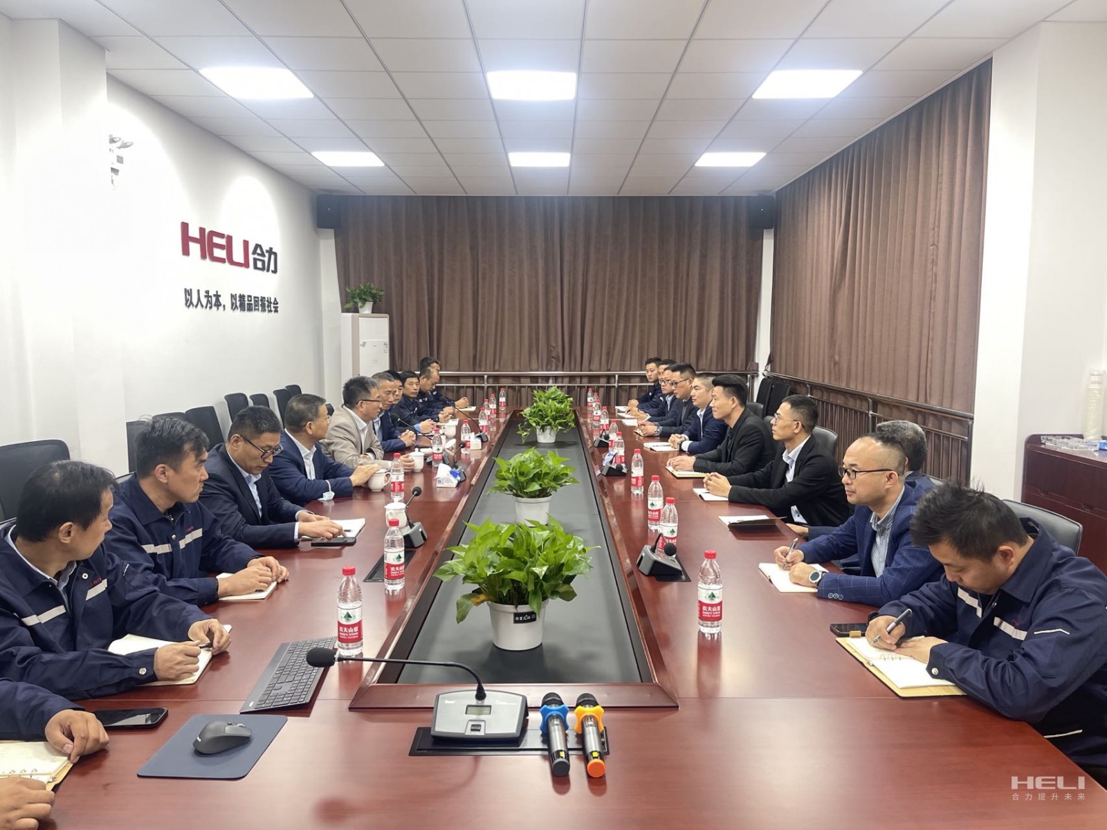 与上海yp街机昆山、嘉定分公司员工互换座谈.jpg